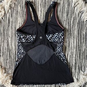 Lululemon Tank with built in bra. Size 4.